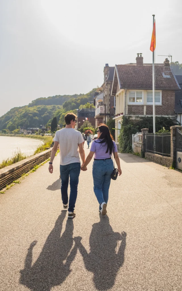 Spaziergang am Ufer der Seine in Villequier
