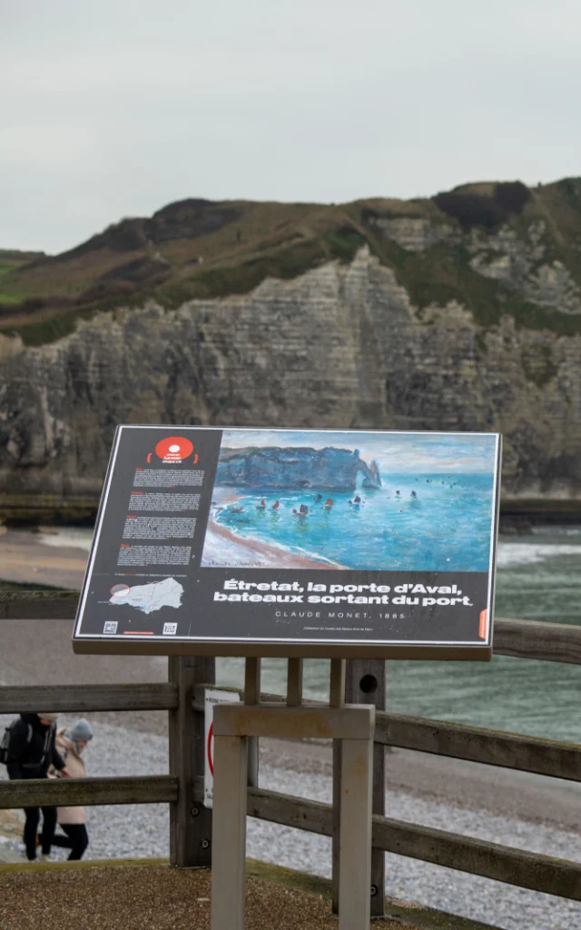 Table impressionniste Etretat